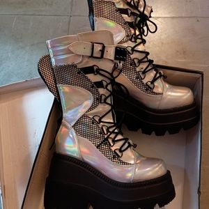 Demonias holographic